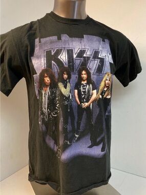 KISS Revenge Single Stitch